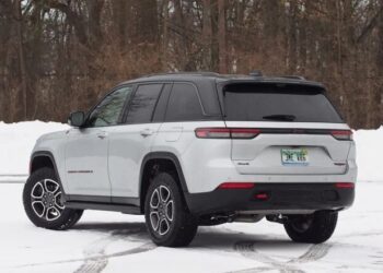 6 надійних позашляховиків для зими, які здатні подолати будь-які кучугури