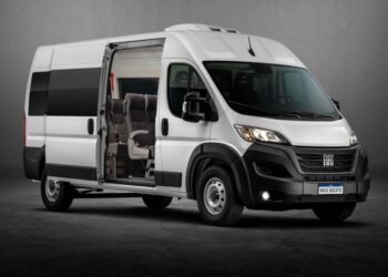 Fiat представив оновлену версію свого популярного фургону Ducato 2025 модельного року