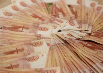 Падіння рубля посилює тиск на Банк РФ щодо підвищення ключової ставки – ЗМІ