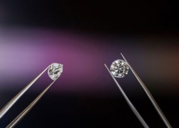 Ціни на діаманти впали до рекордного мінімуму