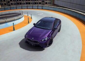 BMW представила нове чотиридверне купе M235L з довгою базою