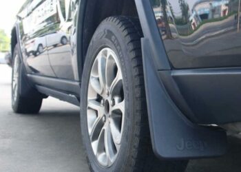 Водіям нагадали про штраф за відсутність бризковиків