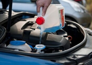 Коли і як правильно заливати незамерзайку в автомобіль