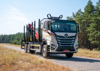 Український автовиробник представив нову модель потужністю 340 к.с. (ФОТО)