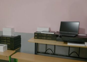 52 ноутбуки та планшети для навчання дітей передали освітнім закладам Лебединської громади