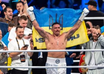 Легендарний Леннокс Льюїс відвідав табір Усика