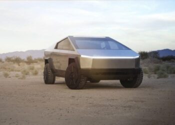 Tesla вшосте за рік відкликає партію пікапів Cybertruck