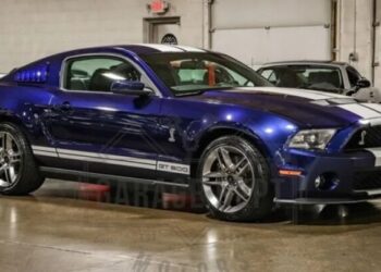 Потужний раритет: виявлено 14-річний заряджений Ford Mustang у новому стані (ФОТО)