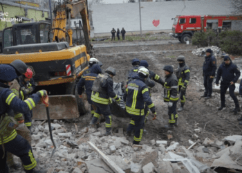 Кількість загиблих від удару “шахедом” в будинок у Глухові зросла до 11 людей