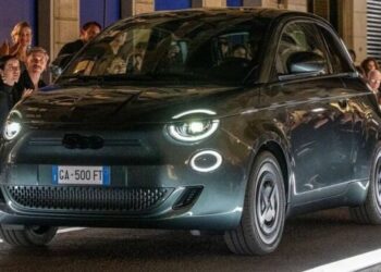 Недорогий електрокар Fiat з унікальним салоном показали на фото