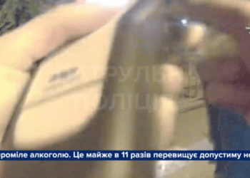 У центрі Сум п’яний водій без прав на очах у патрульних порушив ПДР