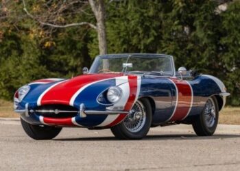 Яскравий кіногерой: на аукціон виставили спортивне авто знаменитого шпигуна (ФОТО)