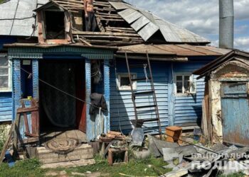 Армія рф продовжує руйнувати будинки мирних жителів Сумщини