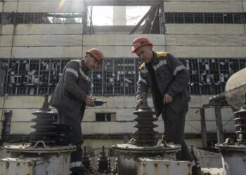 Взимку через можливі удари РФ та похолодання Україні загрожують до 20 годин без світла на добу — Politico