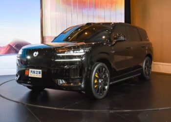 BYD представила новий великий позашляховик потужністю майже 1000 к.с. (ФОТО)