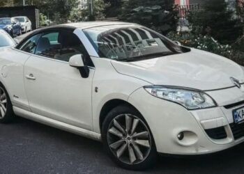 У Києві помітили дуже рідкісний розкішний Renault Megane (ФОТО)