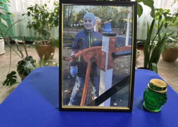“Бачилися у суботу, а в неділю його не стало”. Що розповіли про загиблого у Сумах 9-річного Іллю Дорошенка