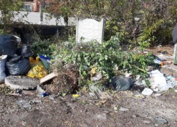Через несвоєчасне вивезення сміття в Охтирці утворились чисельні звалища
