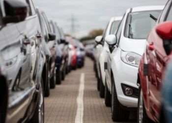 В Україні попит на вживані авто з-за кордону знизився до річного мінімуму