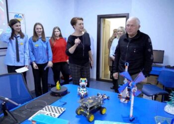Франція надала близько 100 тисяч євро для облаштування сучасних навчальних класів у п’яти закладах Сумщини. Зокрема – і в Ромнах 