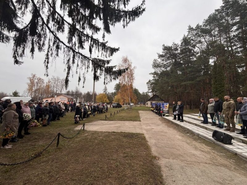 Герої живі, поки жива пам’ять про них: на Конотопщині відкрили Алею Героїв