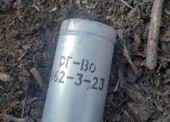 Хімічна зброя чи боєприпаси з отруйними речовинами: у ЗСУ пояснили, що скидають росіяни