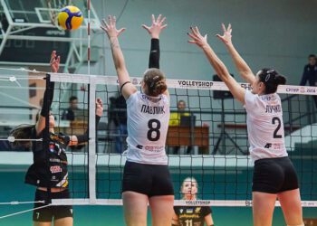 Інтрига жива. Лідери обмінялися перемогами в третьому турі Суперліги