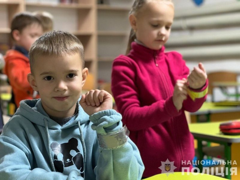 Конотопські поліцейські продовжують навчати дітей правилам безпеки