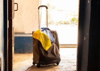 На Донеччині примусово евакуюють дітей з батьками із 16 населених пунктів