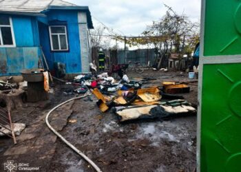 На Охтирщині рятувальники ліквідували пожежу, яку спричинили дитячі пустощі з вогнем