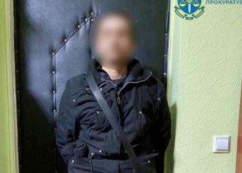 На Сумщині чоловіка засуджено до довічного увʼязнення за систематичне ґвалтування однієї доньки та сексуальне насильство щодо іншої