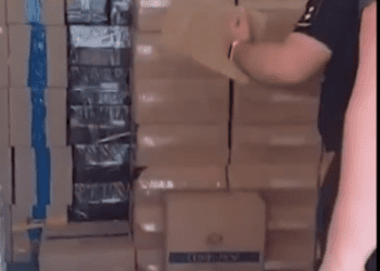 На Сумщині під час огляду автівки правоохоронці вилучили 94 ящики сигарет (+відео)