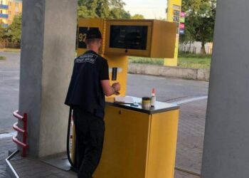 На Сумщині виготовляли неякісне пальне в промислових масштабах