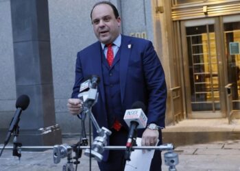 NYT: Адвокат родом з Росії хоче стати спецпредставником Трампа щодо війни в Україні