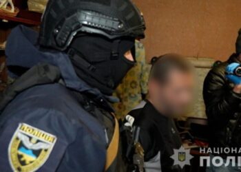 Підпалював автівки військових та будівлі ТЦК – у Сумах правоохоронці затримали серійного палія