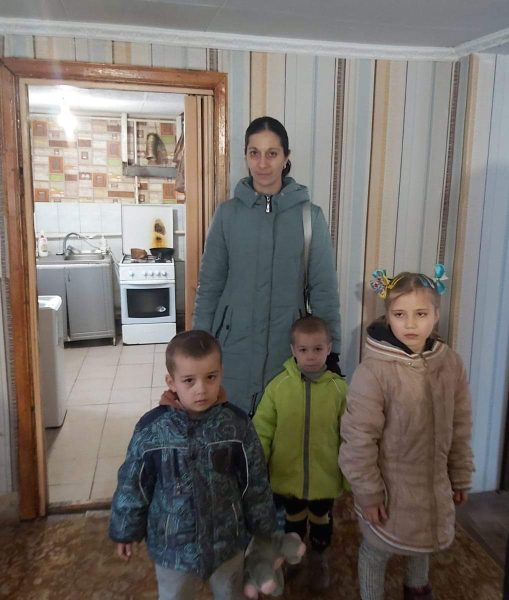 Родина з прикордоння Сумщини знайшла прихисток у Хмелівській громаді + ФОТО