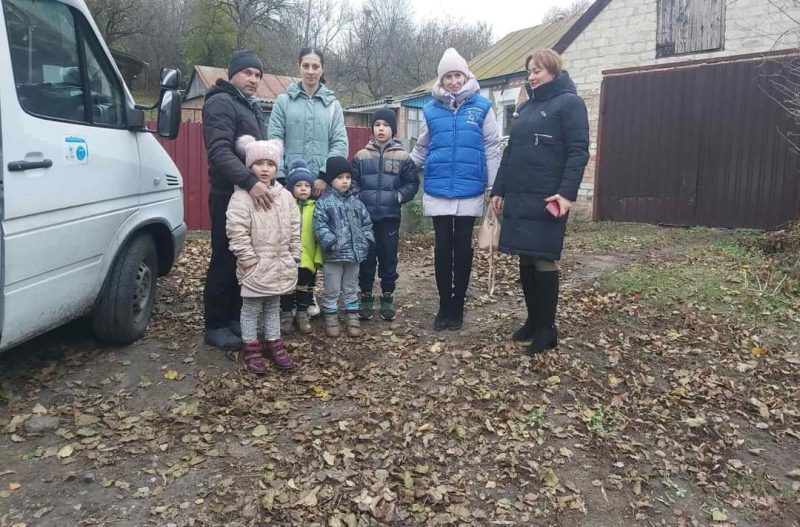 Родина з прикордоння Сумщини знайшла прихисток у Хмелівській громаді + ФОТО