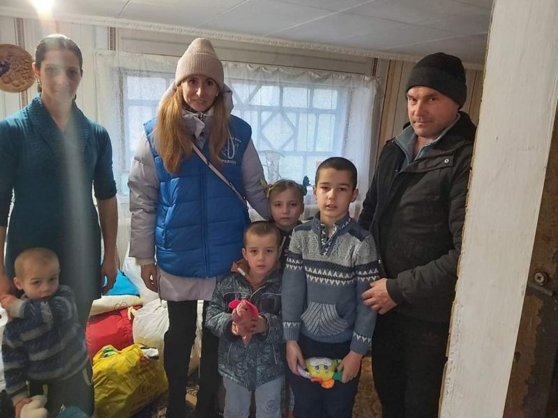 Родина з прикордоння Сумщини знайшла прихисток у Хмелівській громаді + ФОТО