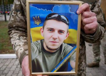 РОМЕНСЬКА ГРОМАДА ПРОВЕЛА В ОСТАННЮ ПУТЬ УКРАЇНСЬКОГО ЗАХИСНИКА СТАНІСЛАВА ОНІЩЕНКА