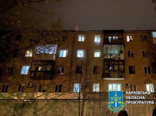 Росіяни вдарили по Харкову: 3 постраждалих, пошкоджена багатоповерхівка  