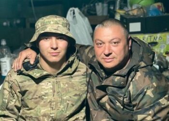 Розділили один окоп на двох: батько та син разом захищають державний кордон