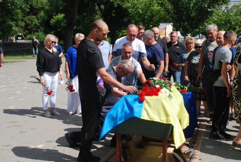 Шосткинська громада вкотре пізнала непоправної втрати: внаслідок штурмових дій на Донеччині загинув командир механізованого взводу, старший сержант Віталій Гордієнко