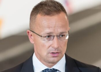 Сійярто у відповідь на дозвіл США бити углиб Росії почав лякати глобальною війною