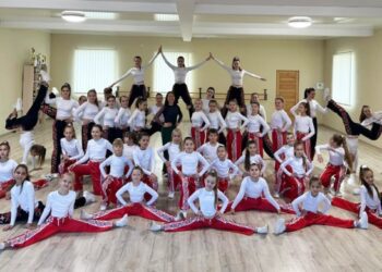 ТАНЦЮЙ ПІД УКРАЇНСЬКУ