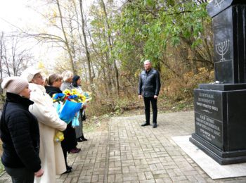 ТРАГІЧНІ СТОРІНКИ ІСТОРІЇ: 10 ЛИСТОПАДА МИНАЄ 83 РОКИ З ЧАСУ МАСОВОГО РОЗСТРІЛУ ЄВРЕЇІВ БІЛЯ СЕЛА ПІСКИ