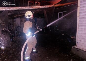 У Глухові рятувальники ліквідували загоряння житлового будинку