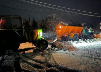 У Кролевці приступили до очищення доріг від снігу