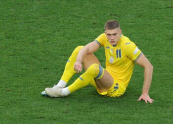 ВІДЕО. Чи буде грати? Довбик прибув до розташування збірної в Туреччині