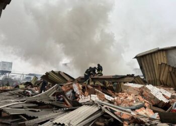 Внаслідок ворожого удару по СТО в Сумах загинуло двоє людей