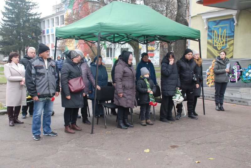 Загинув на Луганщині при виконанні бойового завдання: у Шостці попрощалися з Олександром Осипенком + Фото